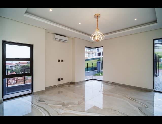 6 BEDROOM HOUSE FOR SALE IN IZINGA ESTATE